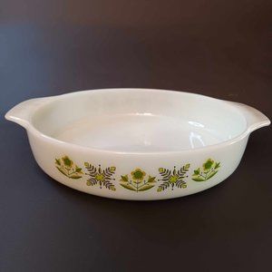 VINTAGE ANCHOR HOCKING # 429 PIE PLATE 9” 1.5 qt - MILK GLASS - CASSEROLE DISH